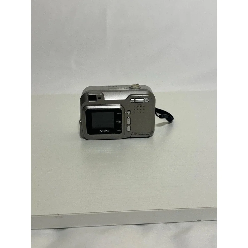 Fujifilm FinePix 2650 Digital Camera Silver For Parts Only